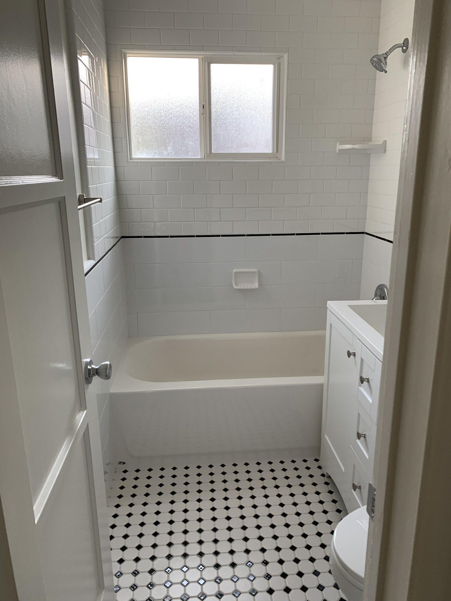 Bathroom with tub, original unaltered photo