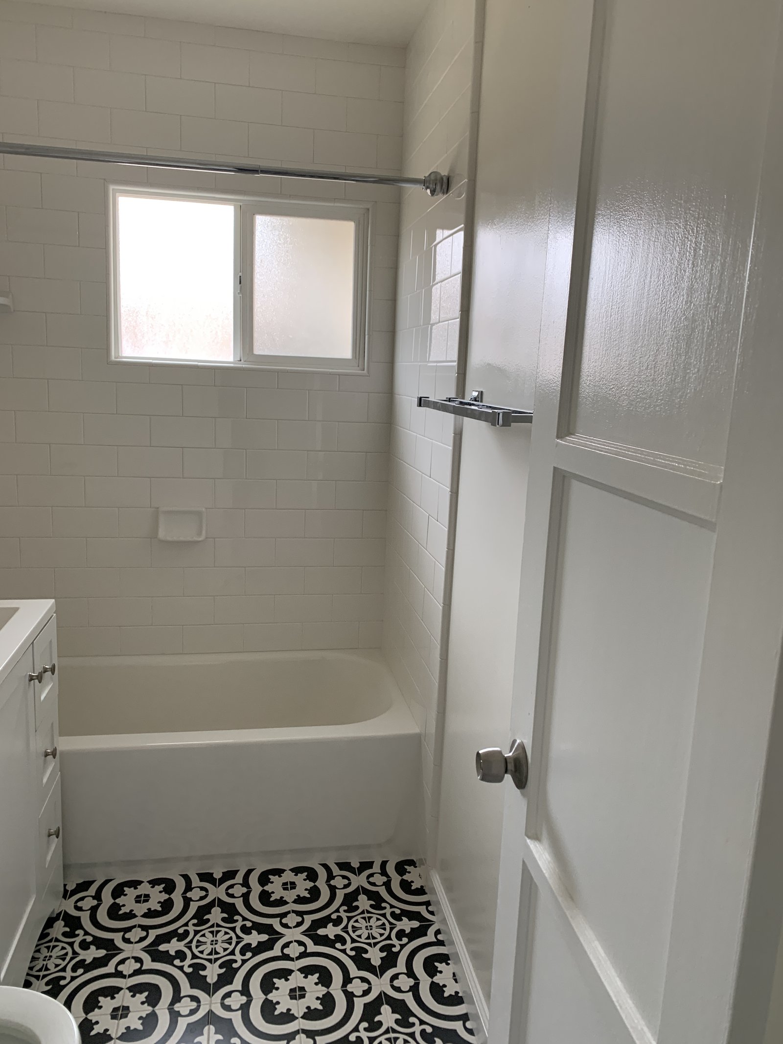 Bathroom with tub, original unaltered photo